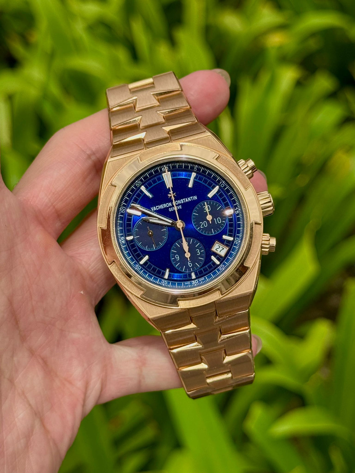 OVERSEAS ROSEGOLD CHRONOGRAPH BLUE DIAL (2024)