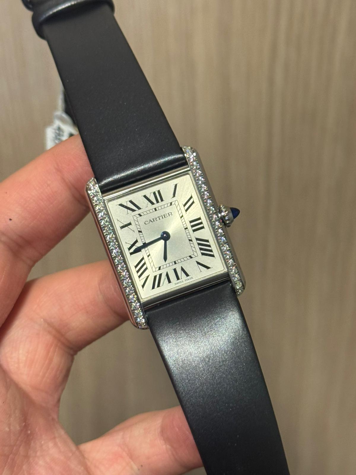 TANK MUST L SILVER DIAL DIAMOND BEZEL (2025)