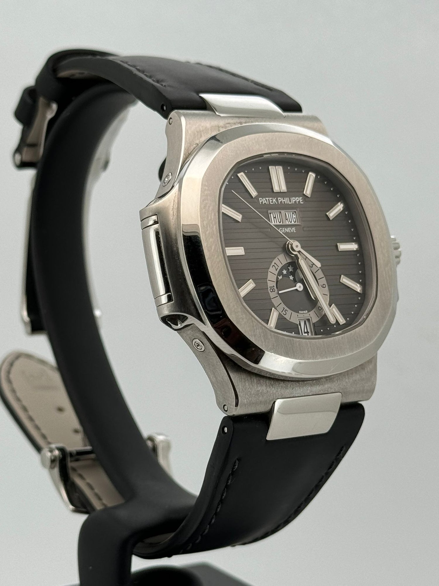 NAUTILUS 5726A ANNUAL CALENDAR MOONPHASE (2015)